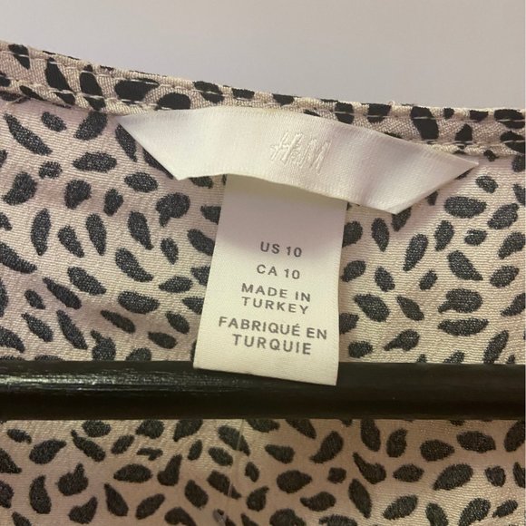 H&M flowy short sleeve top - Picture 2 of 4